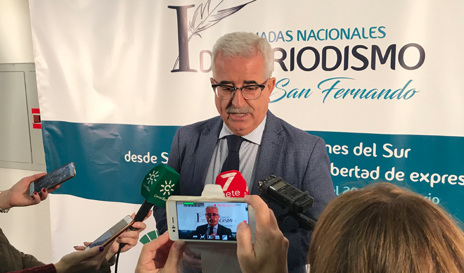 Jiménez Barrios ha participado en San Fernando (Cádiz), en las I Jornadas Nacionales de Periodismo, organizadas por Publicaciones del Sur.