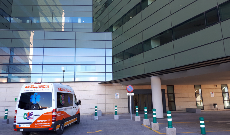 Acceso a las Urgencias del Hospital Campus de la Salud de Granada.