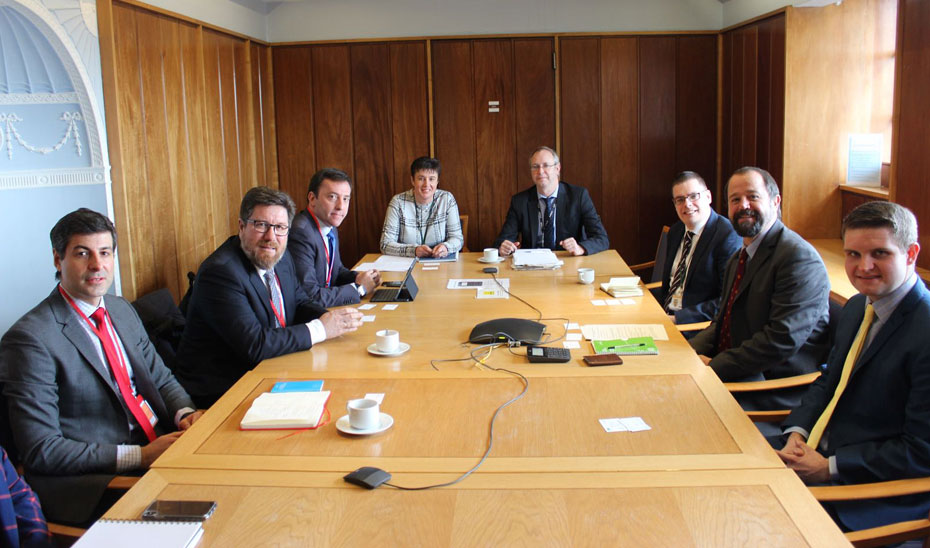 Un momento de la reunión de Sánchez Haro con el Departamento para el Medio Ambiente, Alimentos y Asuntos Rurales de Reino Unido.