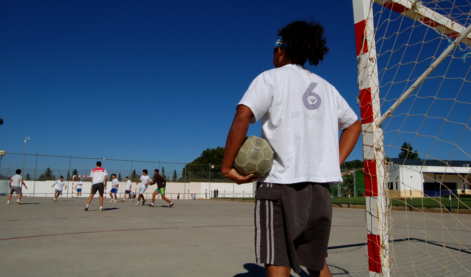 Internos practican deporte en un centro de internamiento de menores infractores.