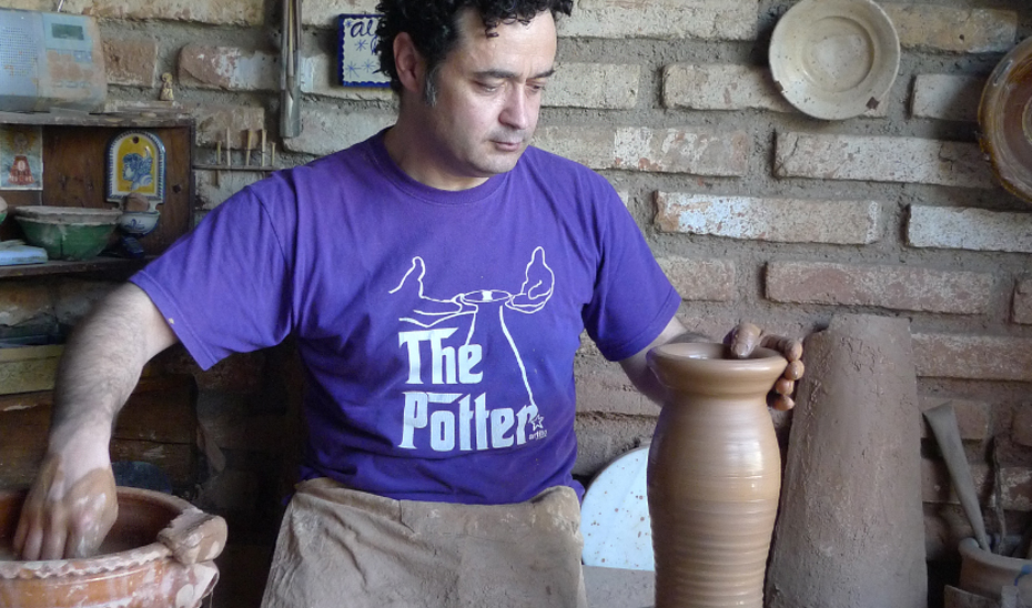 Andalucía cuenta con 49 maestros artesanos reconocidos actualmente y con uno de los repertorios de oficios más extensos del país.