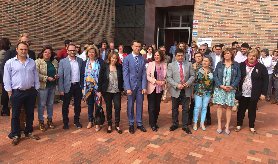 La consejera de Igualdad y Políticas Sociales ha inaugurado el Centro de Servicios Sociales Comunitarios de Huelma (Jaén).
