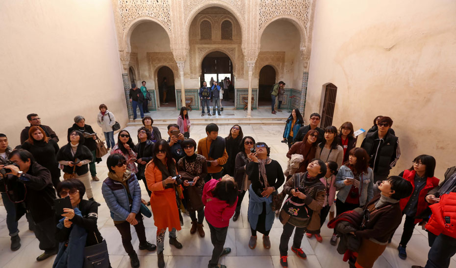 Visitantes en La Alhambra.