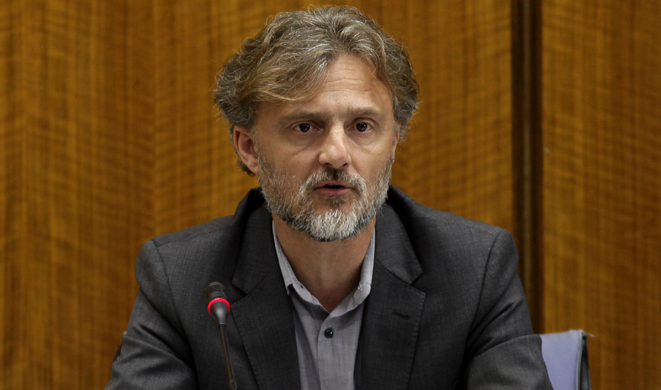 José Fiscal durante su comparecencia en el Parlamento.