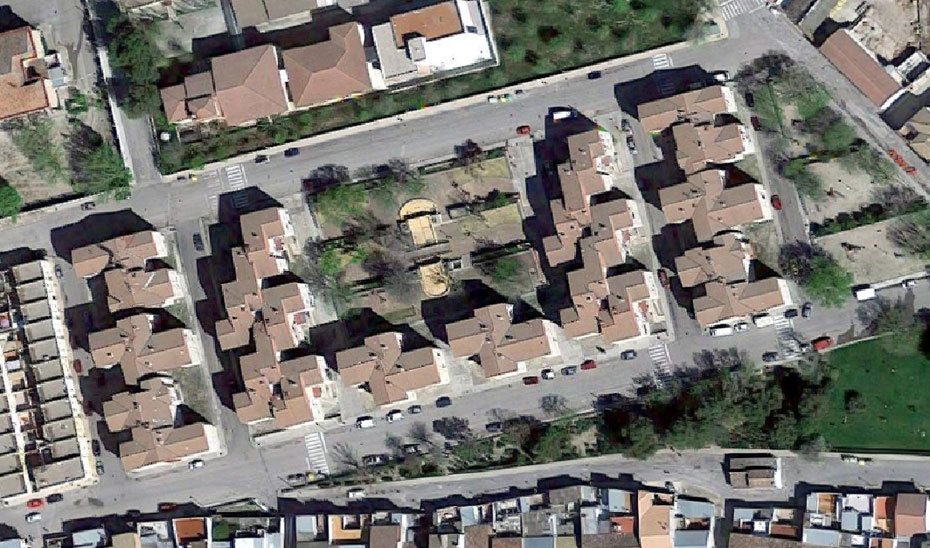 Imagen de las viviendas de Mengíbar (Jaén) donde se va a aplicar un sistema pionero para la mejora del comportamiento climático.