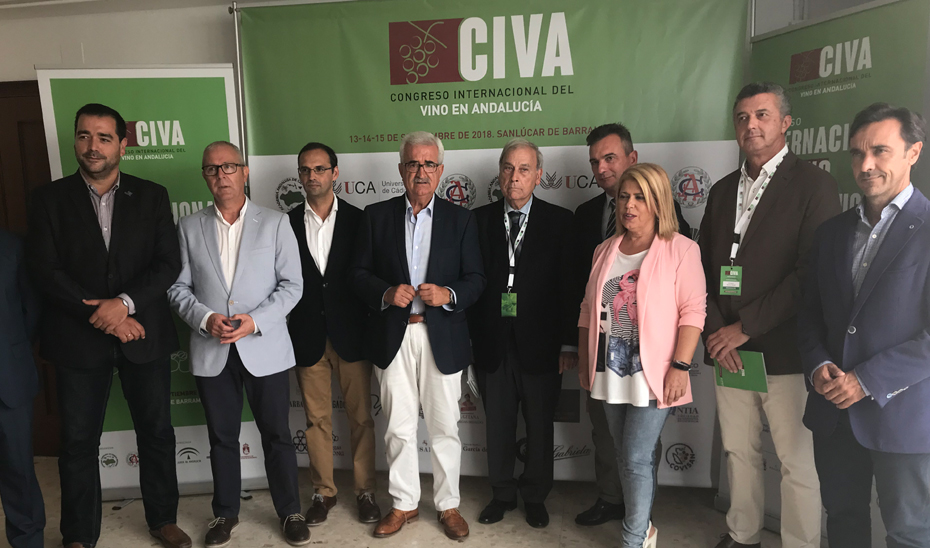 Manuel Jiménez Barrios ha destacado en Sanlúcar de Barrameda (Cádiz) el compromiso de la Junta con el sector vitivinícola para hacer frente a sus retos futuros.