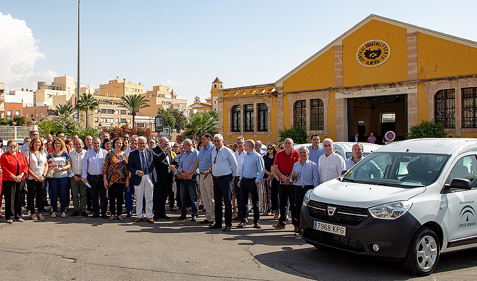 50 vehículos tipo furgoneta a entidades locales con menos de 20.000 habitantes de la provincia de Almería.