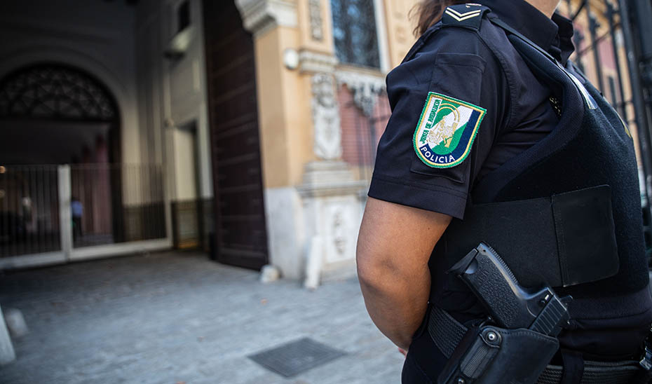 Vigilancia policial en el Palacio de San Telmo, sede de la Presidencia de la Junta.