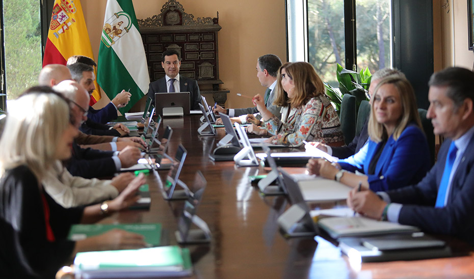 Inicio de la histórica reunión del Consejo de Gobierno celebrada en el Parque Nacional de Doñana bajo la presidencia de Juanma Moreno.