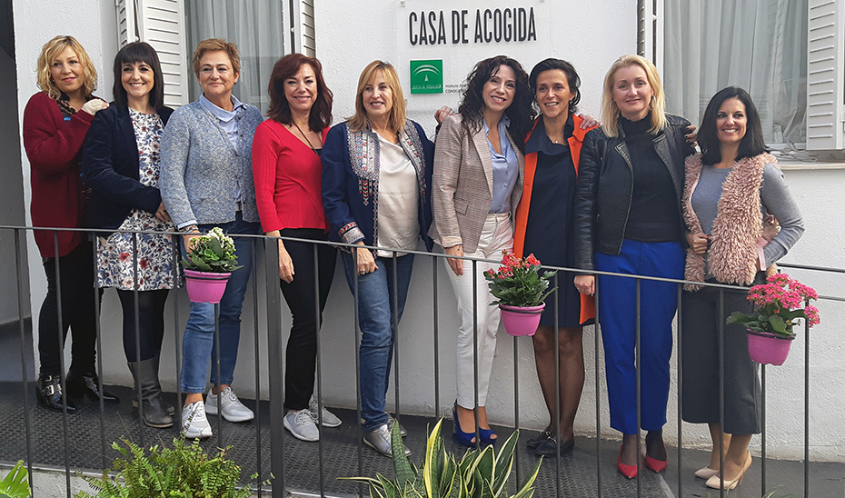 Rocío Ruiz visitó una de las casas de acogida junto a la eurodiputada Chrysoula Zacharopoulou.