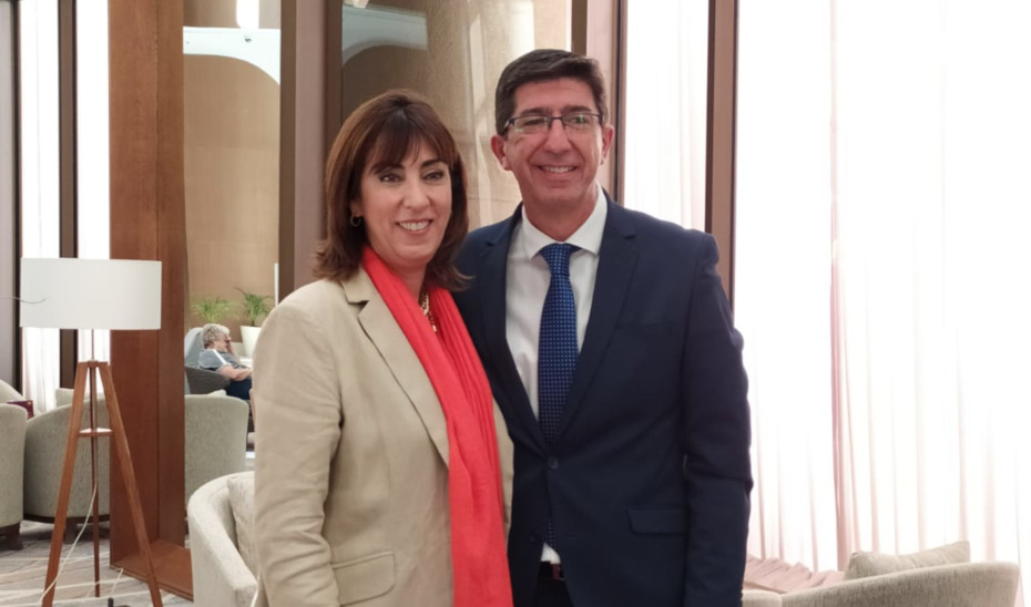 Reunión del vicepresidente Juan Marín y la subsecretaria de Turismo del Gobierno de Chile, Mónica Beatriz Zalaquett.