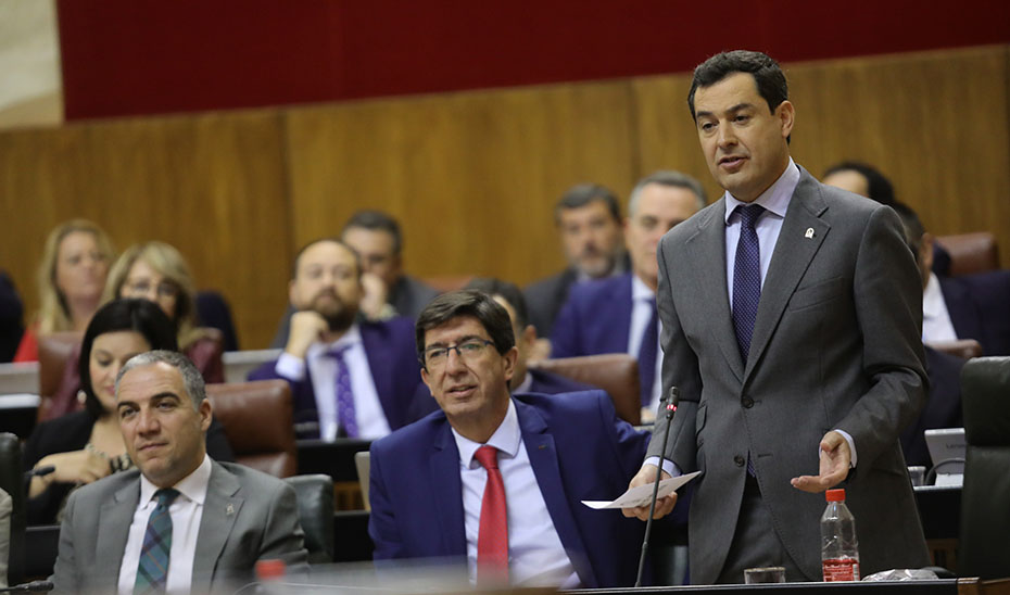 Moreno asegura que Andalucía es una "isla de estabilidad" frente a la desconfianza que marca la política nacional