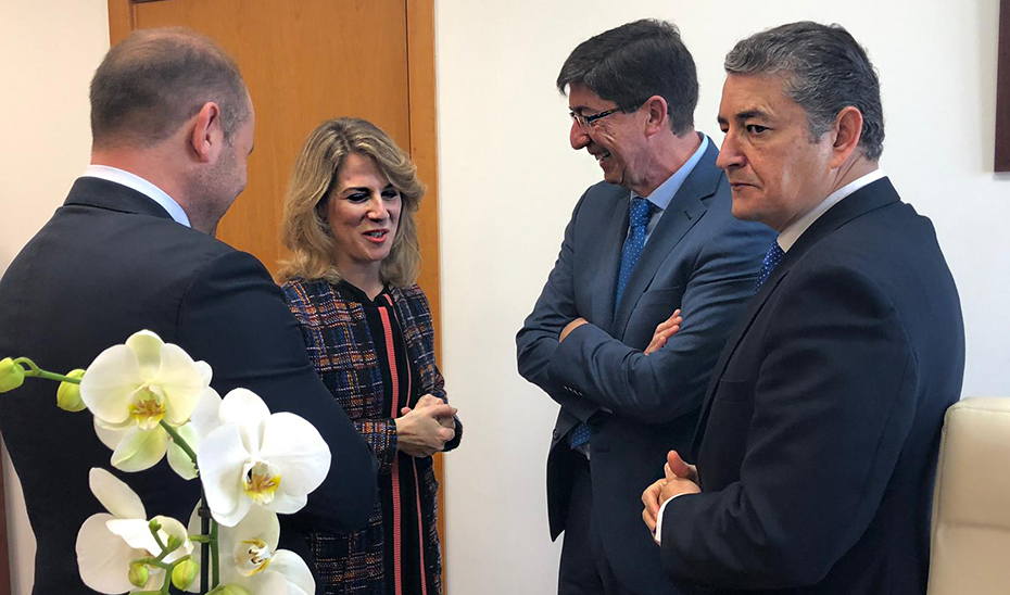 Ana Mestre, nueva delegada del Gobierno de la Junta en Cádiz, junto al vicepresidente Juan Marín y el viceconsejero de Presidencia, Antonio Sanz.