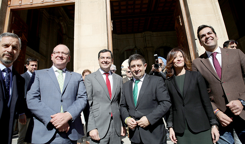 El presidente de la Junta, Juanma Moreno, durante su visita a la Diputación de Jaén.