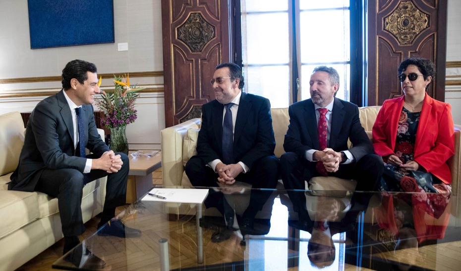 Moreno, junto al presidente y otros responsables del grupo social ONCE.