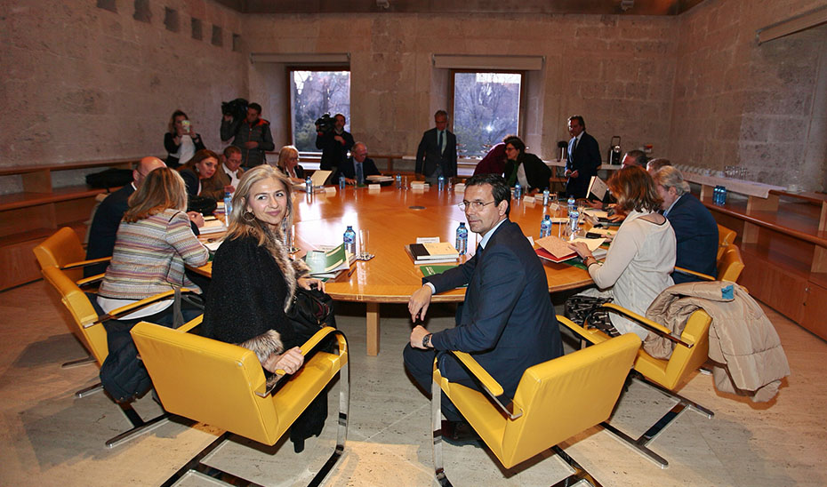 Patricia del Pozo presidió la reunión extraordinaria del Patronato de la Alhambra y el Generalife.