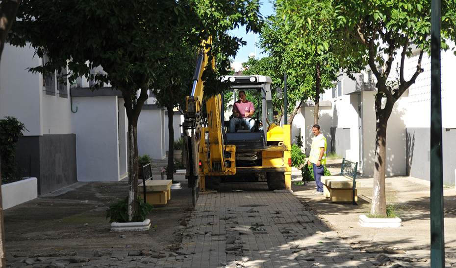 Los planes están destinados a facilitar la contratación de desempleados en proyectos de obras y servicios en los municipios.