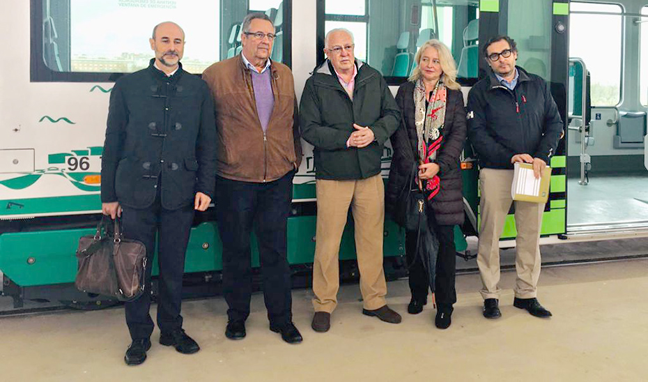 El viceconsejero de Fomento, Jayme Raynaud, visita las obras del tranvía de la Bahía de Cádiz.