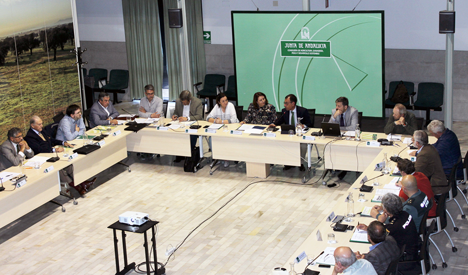 La consejera de Agricultura preside el primer Comité de Caza del nuevo Gobierno en Sevilla.