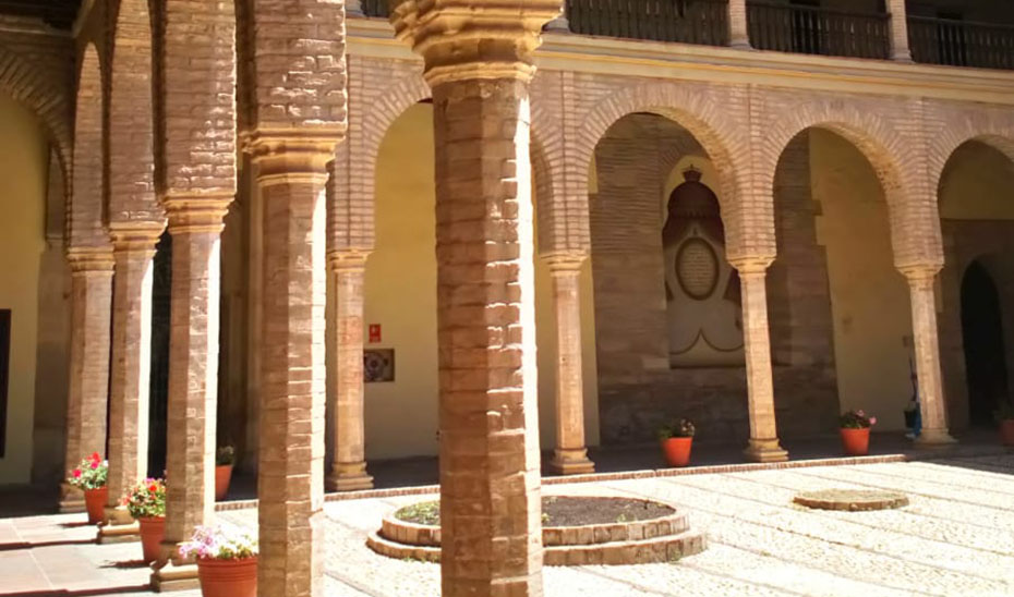 Patio del Palacio de Congresos y Exposiciones de Córdoba-Torrijos.