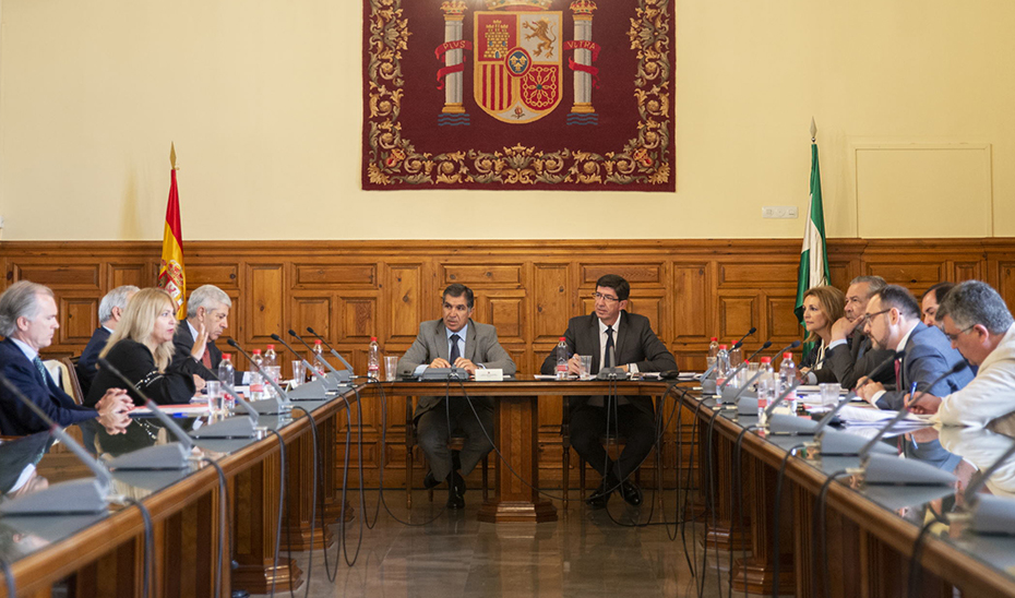 El vicepresidente y consejero de Justicia, Juan Marín, y el presidente del TSJA, Lorenzo del Río, presiden la comisión mixta.