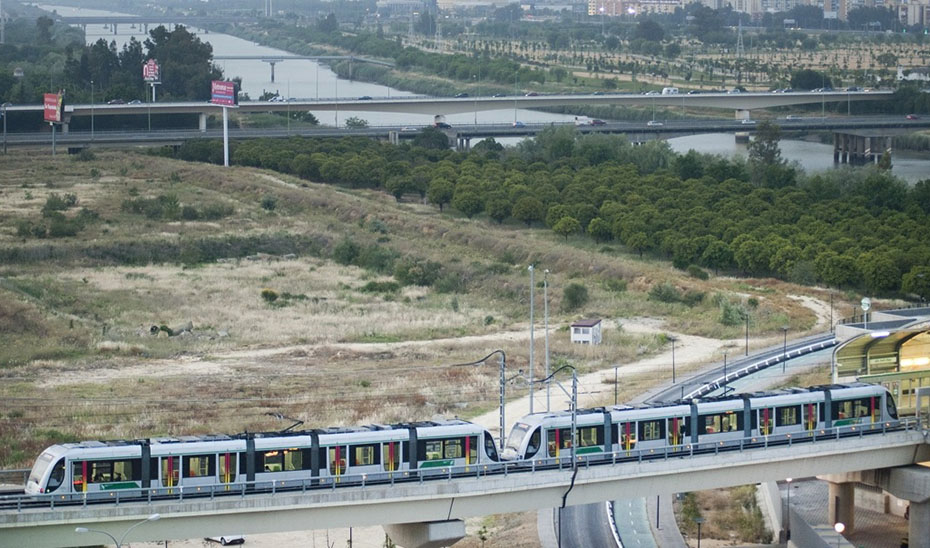 Entre los contratos reactivados están los de la ampliación de los metros de Sevilla y Granada.