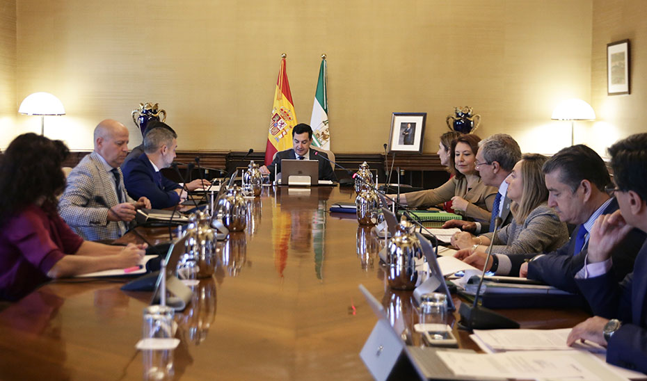 El presidente de la Junta, Juanma Moreno, preside la reunión de la Comisión Delegada para Asuntos Económicos del Gobierno andaluz.