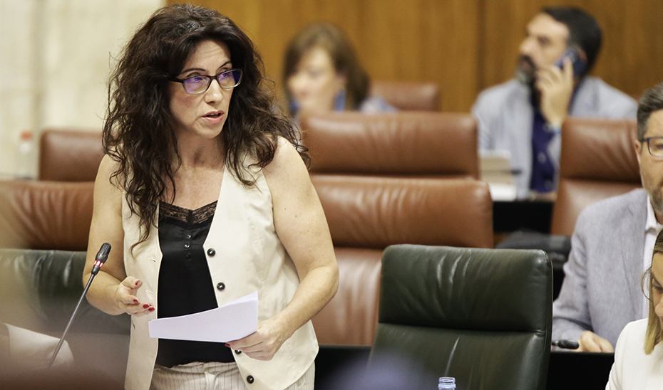 Rocío Ruiz interviene ante el pleno del Parlamento de Andalucía durante la sesión de control al Gobierno.