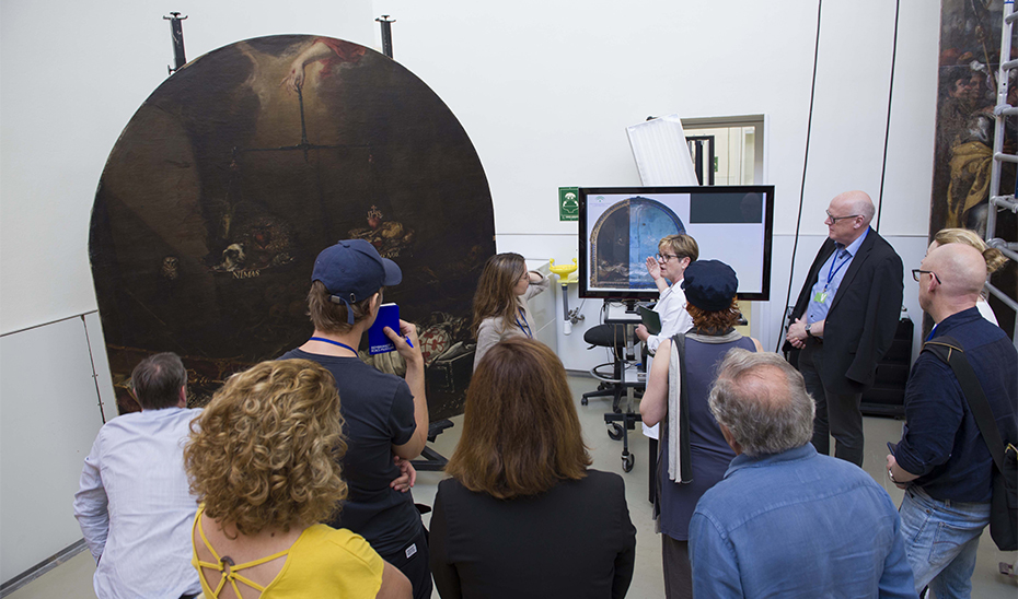 Técnicos del Rijksmuseum visitaron el IAPH para conocer el estado de \u0027Finis Gloriae Mundi\u0027, que presenta una situación estable