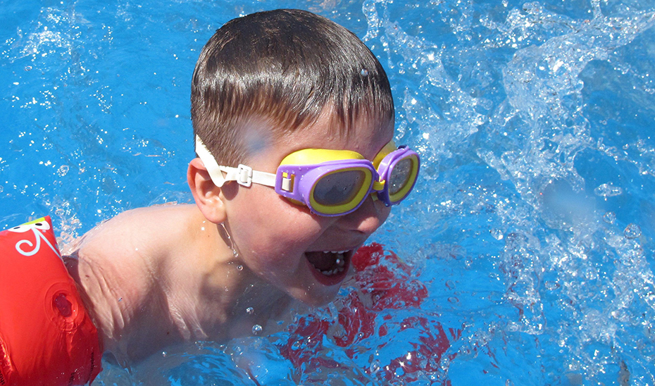 El reglamento garantiza más seguridad en las piscinas públicas, un elemento importante en el ocio estival de los andaluces.