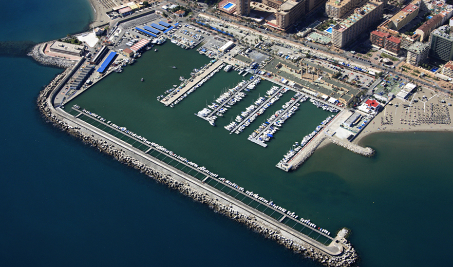 Vista aérea del puerto de Fuengirola, en Málaga.