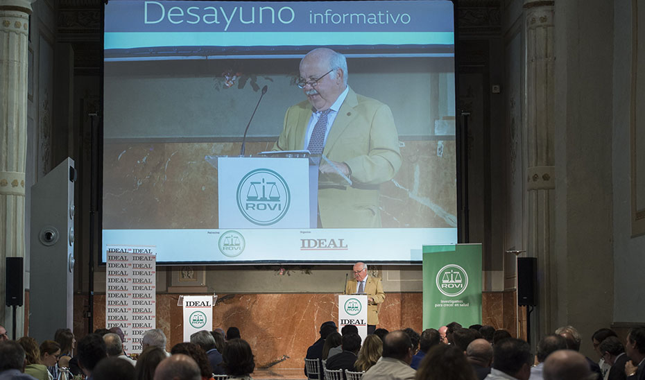 Aguirre participa en el Desayuno Informativo de Ideal de Granada.