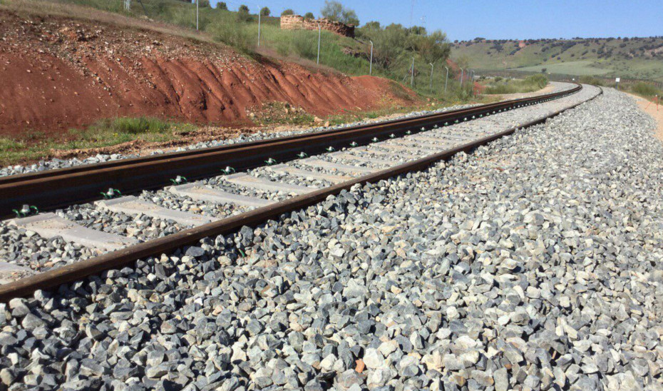 Ramal ferroviario Vadollano-Linares, cuyas obras de conexión con la línea Madrid-Cádiz han sido adjudicadas.