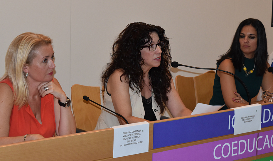 Rocío Ruiz, durante su encuentro con asociaciones de mujeres en Sevilla.