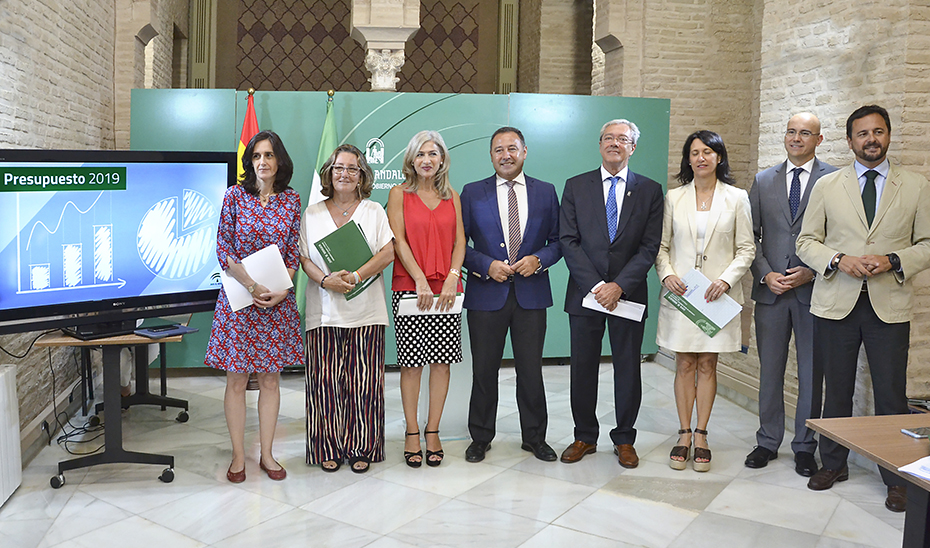 Los consejeros de Economía y Cultura presentaron los presupuestos en Sevilla, junto al delegado del Gobierno.