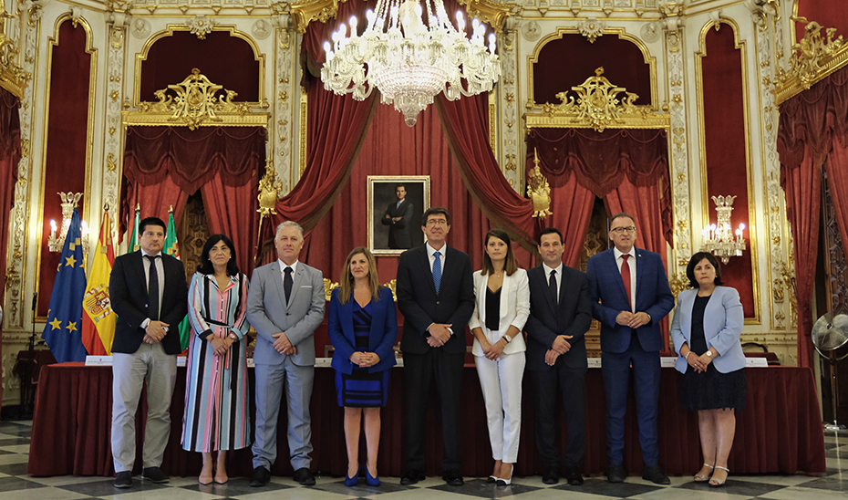 El vicepresidente de la Junta, con los representantes de las diputaciones provinciales andaluzas.