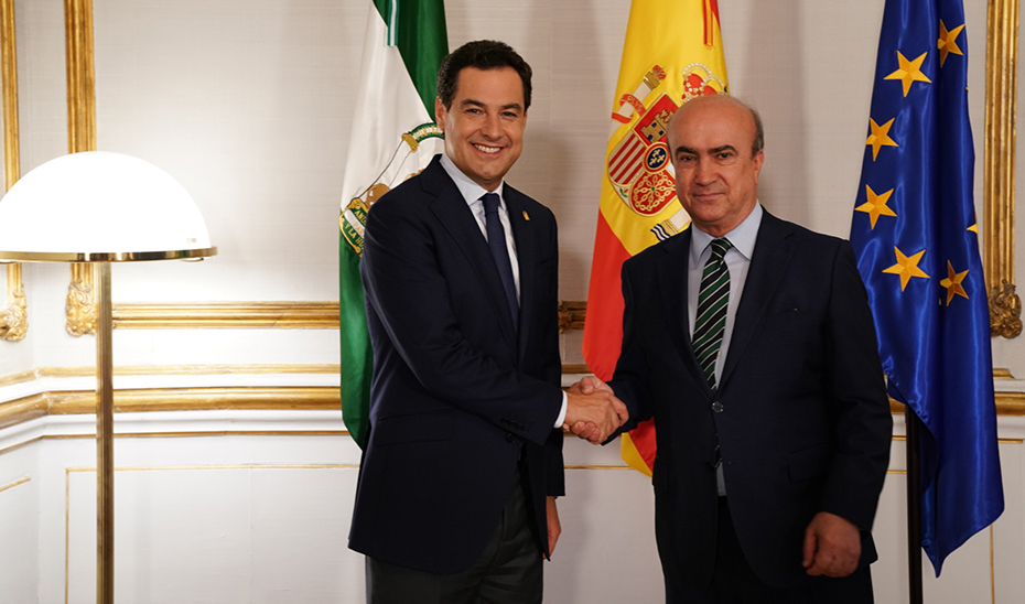 Juanma Moreno y Mariano Jabonero, durante su recepción en San Telmo.