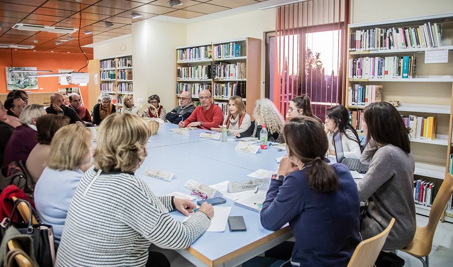 Una de las actividades organizadas por el club de lectura \u0027Tres con Libros\u0027 en la Fundación Tres Culturas del Mediterráneo.