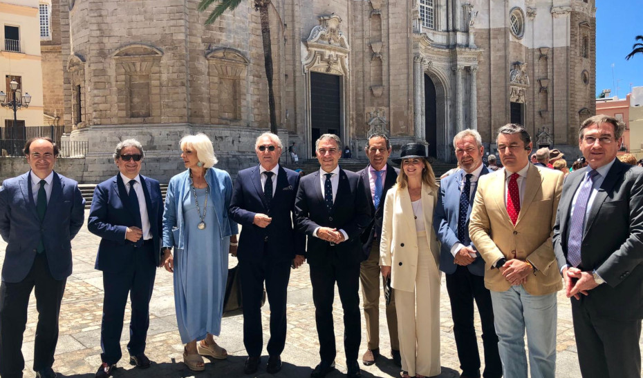 El consejero Elías Bendodo, que se ha reunido con los presidentes de las autoridades portuarias en Cádiz.
