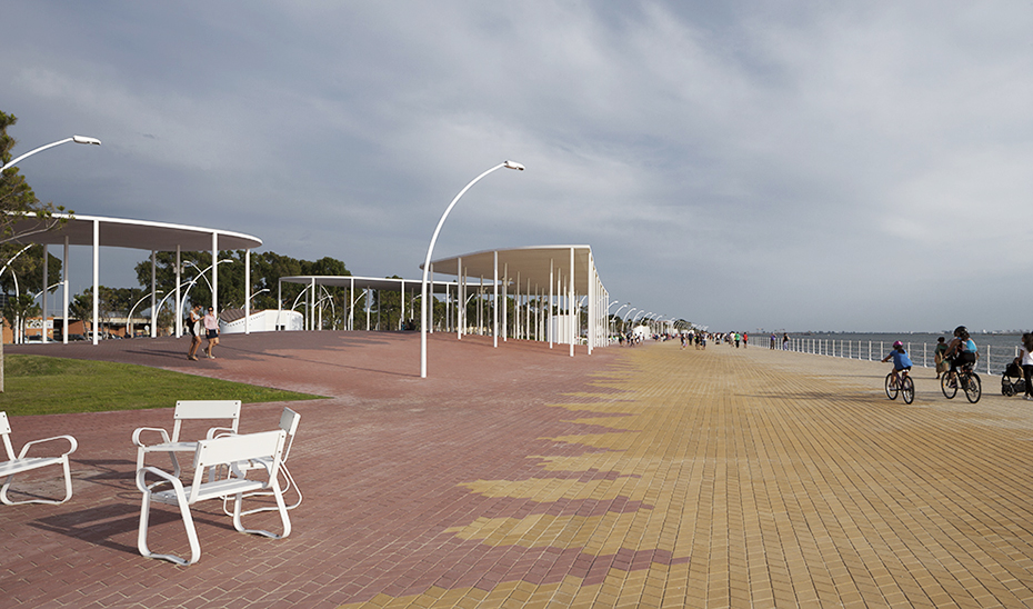 El Paseo de la Ría, promovido por la Autoridad Portuaria de Huelva, recibió el Premio Andalucía de Urbanismo hace dos años.