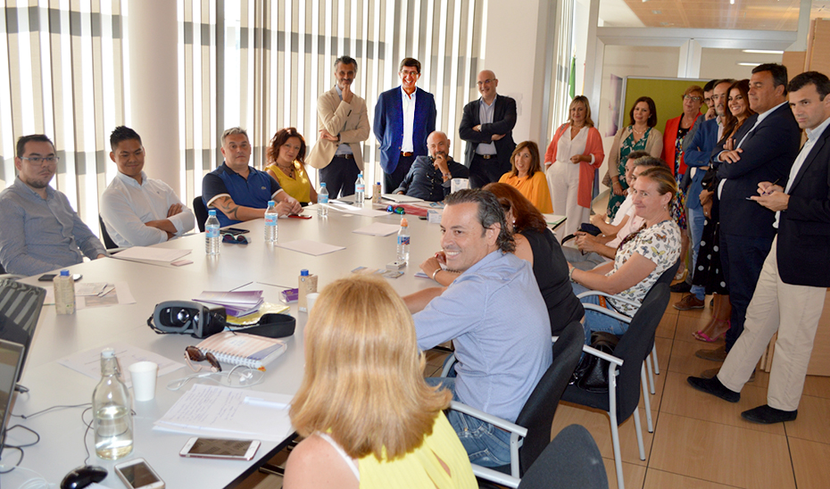 El vicepresidente y consejero de Turismo, Juan Marín, encabeza la delegación que este jueves ha visitado Andalucía Lab.