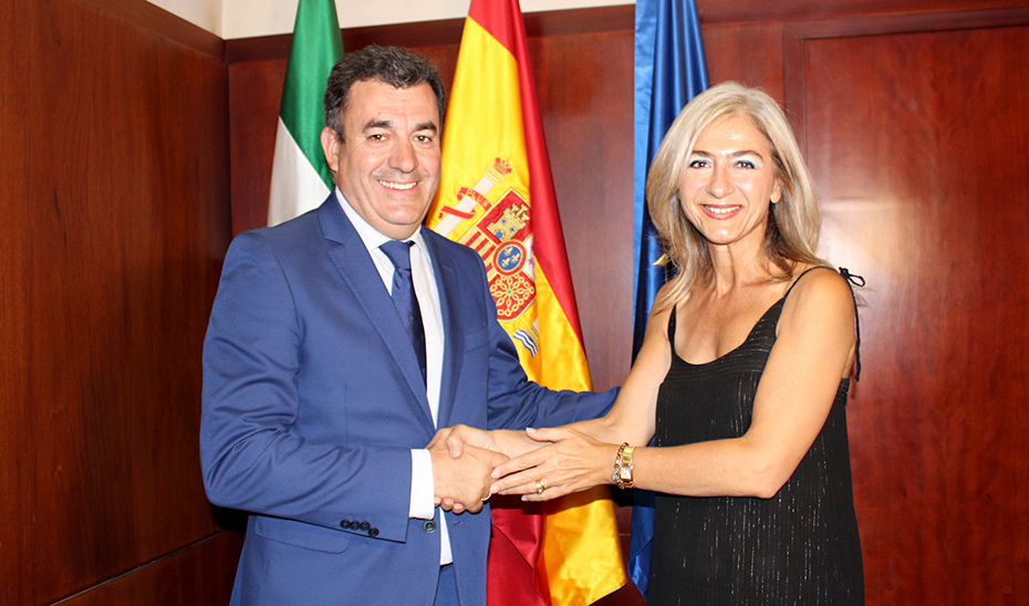 La consejera de Cultura y Patrimonio Histórico, Patricia del Pozo, junto al conselleiro de Cultura y Turismo, Román Rodríguez.