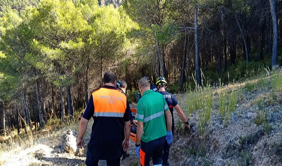 Los servicios de emergencia han rescatado a la mujer herida (Foto: PC Laujar de Andarax).