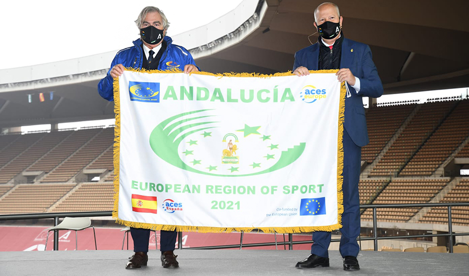Javier Imbroda y Francesco Lupattelli, durante el acto de entrega de bandera a Andalucía.