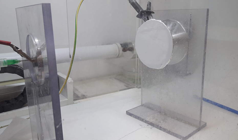 Proceso de fabricación a base de electrohilado de la tirita de queratina.