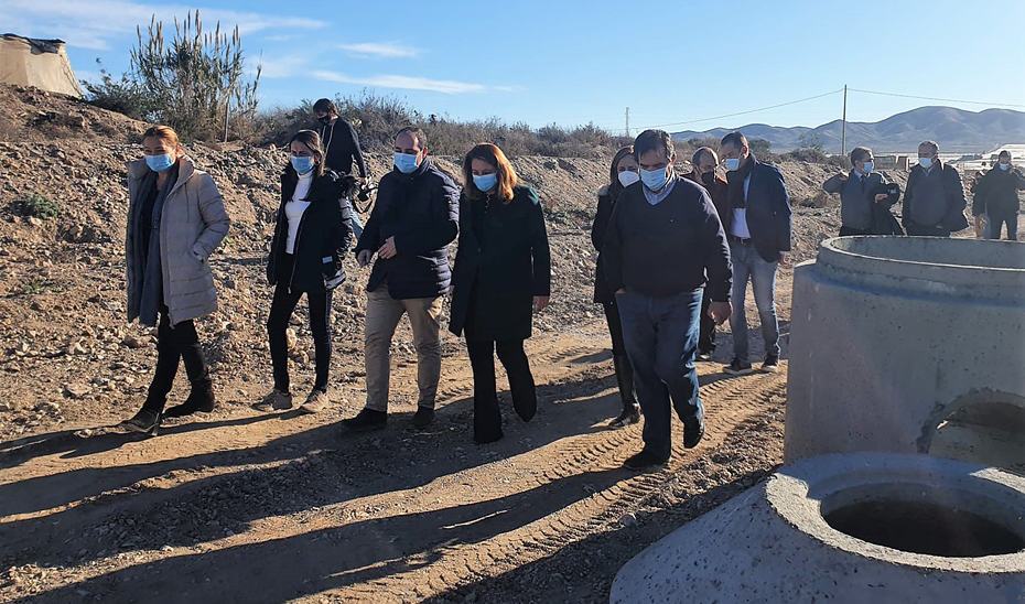 La consejera Carmen Crespo esta mañana visitando obras de depuración de aguas recién iniciadas en el municipio almeriense de Níjar.