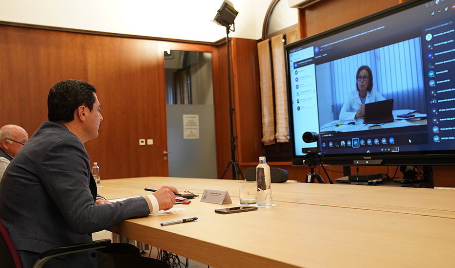 Juanma Moreno, junto al consejero de Salud, en un momento de la videoconferencia.