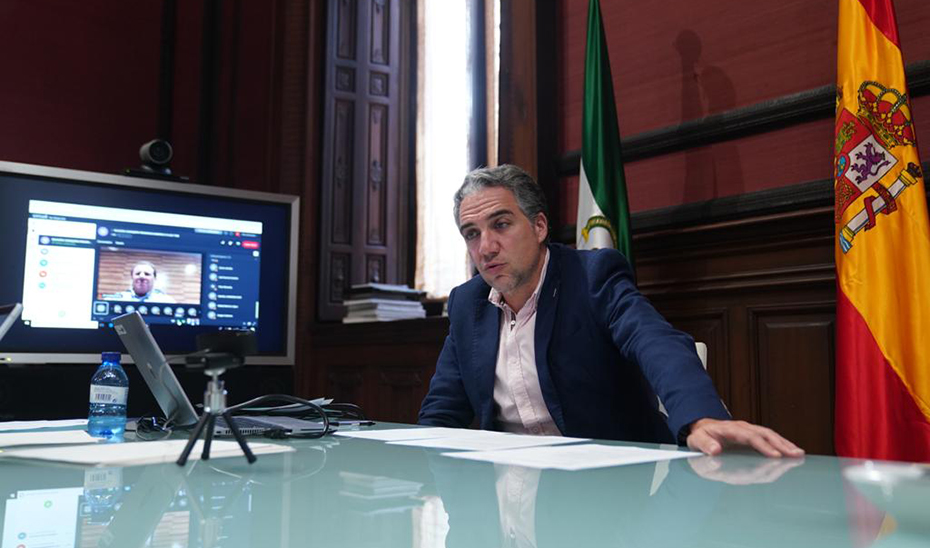 El consejero de la Presidencia, Elías Bendodo, durante la videoconferencia con la Comisión de Puertos de las Cámaras de Comercio.