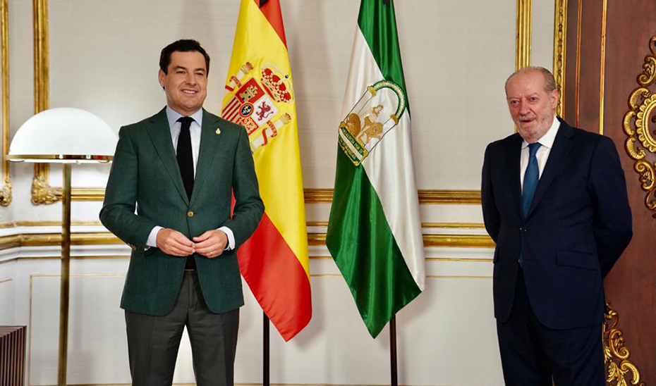 Juanma Moreno junto a Fernando Rodríguez Villalobos, durante la reunión en el Palacio de San Telmo.