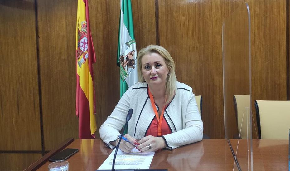 La directora del IAM, Laura Fernández, en la comisión parlamentaria.
